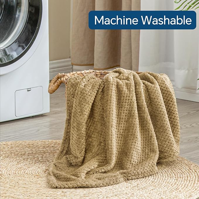 BEDELITE Travel Blanket with Bag, Ultra-Soft Jacquard Fleece Blanket with Luggage Sleeve & Backpack Clip, Airplane Blanket Travel Essentials, Camel