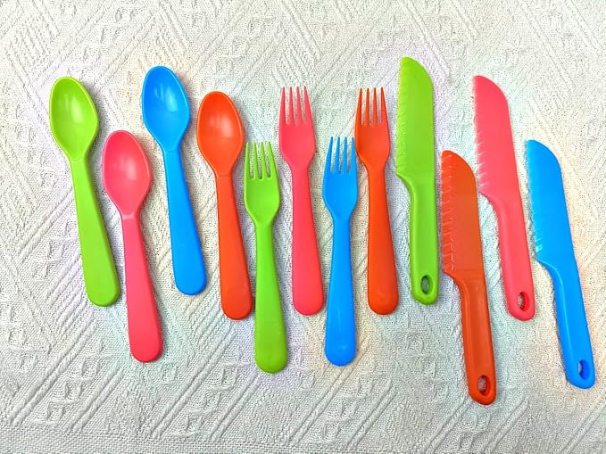Jawbush 12Pcs Kids Cutlery Set, Plastic Toddler Utensils Forks and Spoons with Serrated Nylon Knives for School Lunch Box or Travel with Bright Colors, Reusable Kids Silverware Set also for Adults