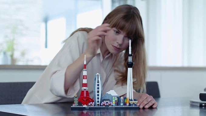 LEGO Architecture Skylines: Tokyo 21051 Building Kit, Collectible Architecture Building Set for Adults (547 Pieces)