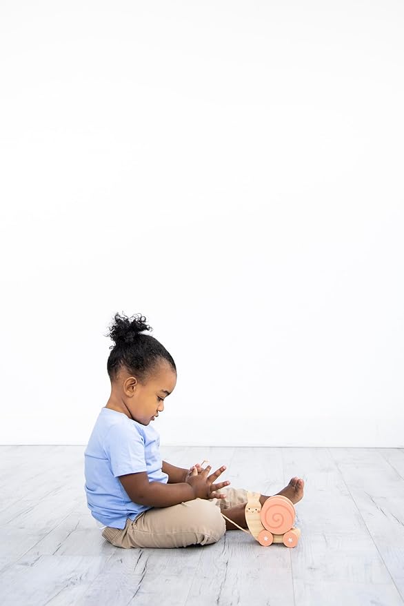 Pearhead Montessori Snail Pull Toy, Pull Along Wooden Toy, Early Development Push and Pull String Toy, Motor Skill Toy for Toddlers Ages 1+ Year