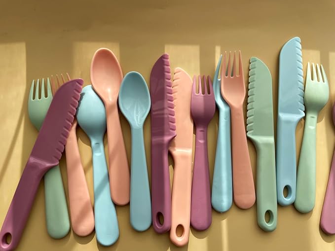 16Pcs Kids Plastic Spoons, Multicolor Toddler Utensils, Reusable Kids Silverware Set, BPA Free, Ideal Kids Cutlery Set for School Lunch, Camping, Travel, Party Favors, Dishwasher Safe