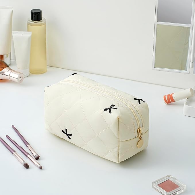 HHQQWZ Makeup Bag Travel Cosmetic Bag for Women Girls, Zipper Make Up Pouch, Floral Flowers Toiletry Organizer Makeup, Portable Storage Cosmetic Travel Cloth Bag (Beige)