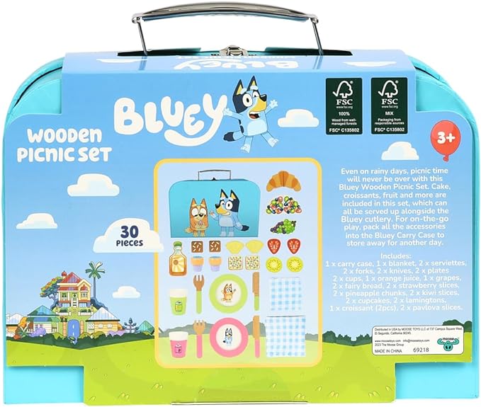 Bluey – Picnic Basket Set – 30 Piece Wooden Roleplay Toy with Carry Case, Cutlery & Pretend Food Accessories for Kids – FSC-Certified Material – Fun Imaginative Kit for 3 Years and Up