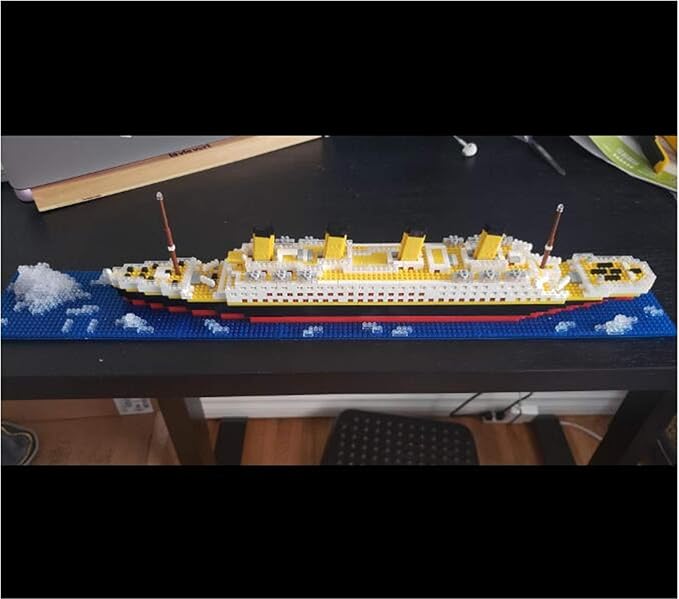Titanic Ship Model Building Block Set, 3D Puzzle Sets DIY Educational Toys, Bricks Toy, with 1860Pcs Micro Mini Blocks, Ideal Gift for Kids and Adults
