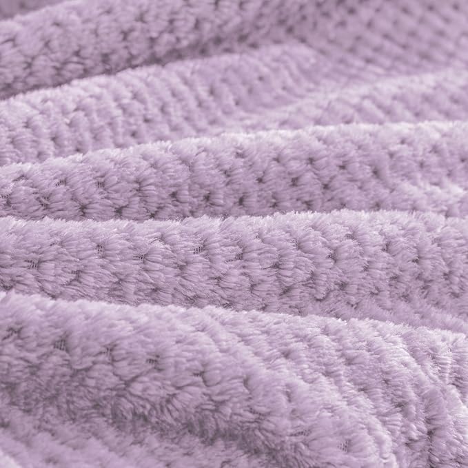 BEDELITE Travel Blanket with Bag, Ultra-Soft Jacquard Fleece Blanket with Luggage Sleeve & Backpack Clip, Airplane Blanket Travel Essentials, Lavender