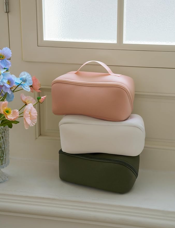 Yarnic Travel Makeup Bag Cosmetic Bag, Large Capacity Toiletry Bag for Women, Portable Pouch CuteMake Up Organizer with Divider and Handle, Neoprene