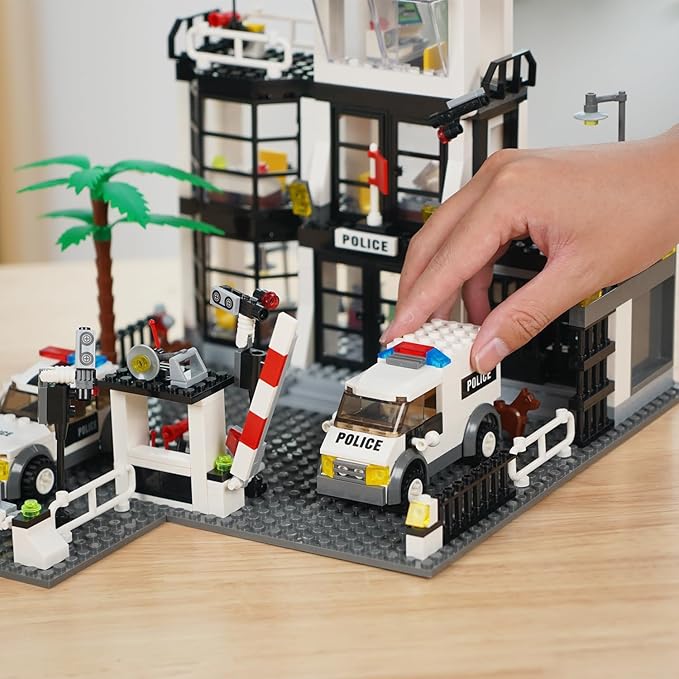 TOY PLAYER City Police Station Building Set 631pcs -Compatible with Lego City Police Station, City Police Sets Toy Building Bricks Kit, Gift for Sets for Boys 8-14 Years