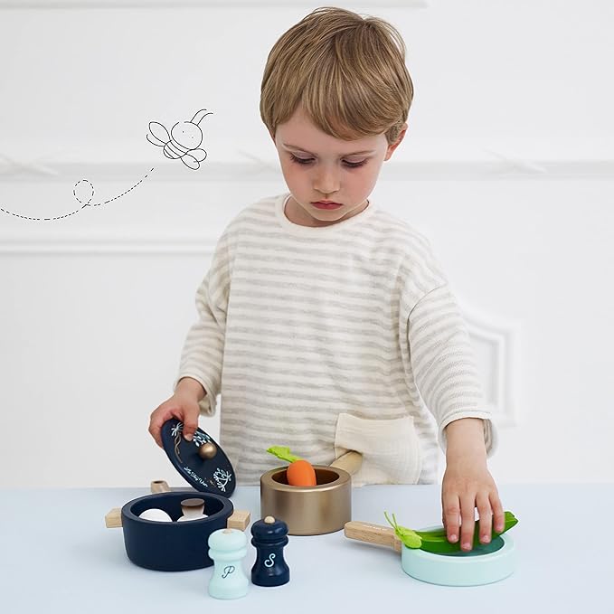 Le Toy Van - Educational Wooden Pretend Kitchen Honeybake Pots and Pans Cooking Set Play Toy | Kids Role Play Toy Kitchen Accessories (TV301)