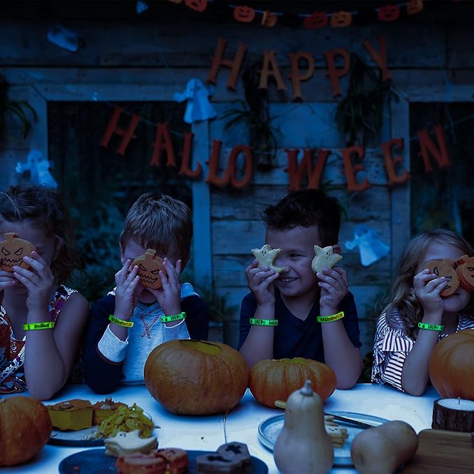 Capoda 48 Pcs Halloween Luminous Silicone Wristbands, Pumpkin Patterns Rubber Bracelets Glow in the Dark, for Kid over 6 Years Halloween Trick or Treat Party Favors Goodie Bag Stuffers Supplies