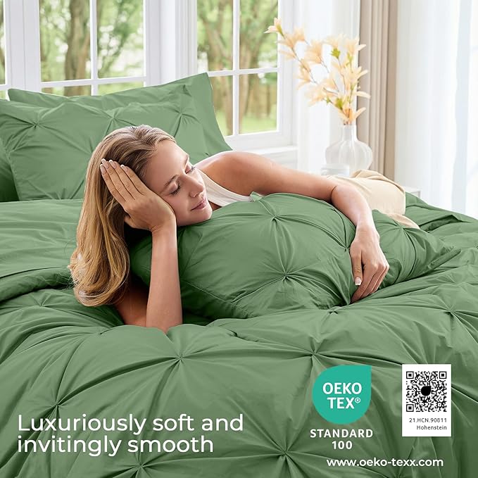 Sasttie Queen Comforter Set, 7-Piece Bed in a Bag, Pintuck Bedding Sets for All Season, Includes Comforter, Flat Sheet, Fitted Sheet, Pillowcases and Pillowshams, Green