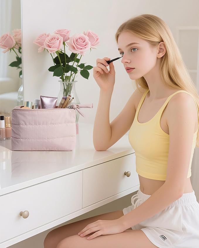 BAGSMART Small Makeup Bag, Puffy Portable Cosmetic Pouch with Charm Zipper, Water-Resistant Travel Organizer for Women (Lavender, Small)