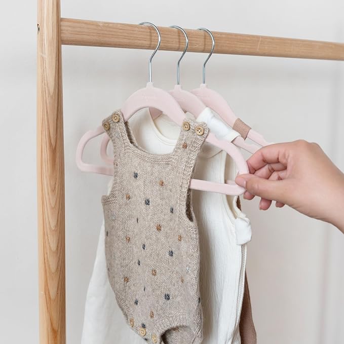 3 Sprouts Velvet Baby Hangers - Non-Slip Hanger for Infant, Toddler, Baby Clothes - Closet Kids Hangers with Slim Design, Nordic Colors, Pack of 30 - Pink