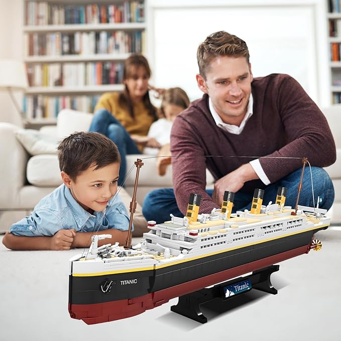 Titanic Building Blocks Set, 2022 Pieces Big Ship Bricks Building Set, Ideal Gift for Adults and Kids