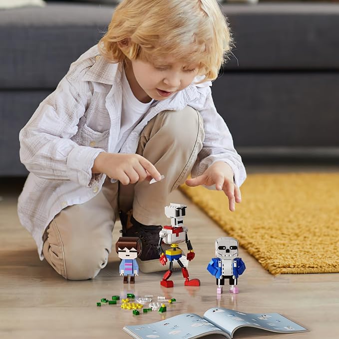 Classic Popular Games Action Figures Building Kit 4 in 1, Horror Game Blue and Red Skull Anime Character Building Toy Compatible with Lego, for Boys Grils Kids Age 6+ (592 PCS)