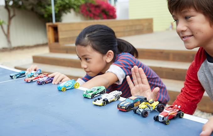 Hot Wheels 1:64 Scale Die-Cast Toy Cars 5-Pack, Set of 5 Toy Race Cars, Hot Rods, Character Cars, Rescue or Pick-Up Trucks (Styles May Vary)