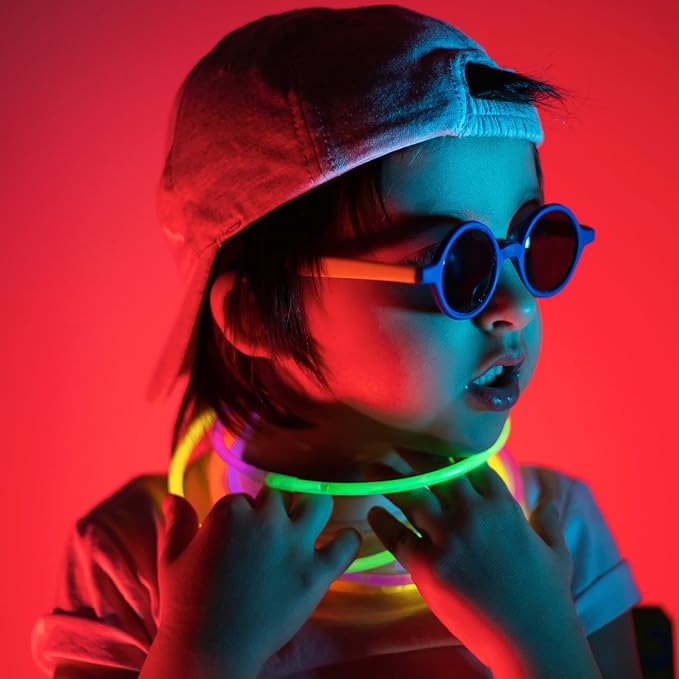 Glow Fever Glowsticks Bulk 1200pcs Party Pack includes 600 8" Glow Sticks and 600 connectors, Bracelets and Necklaces, DIY Costume , Light Sticks, for Concert, Wedding and Birthday, Green