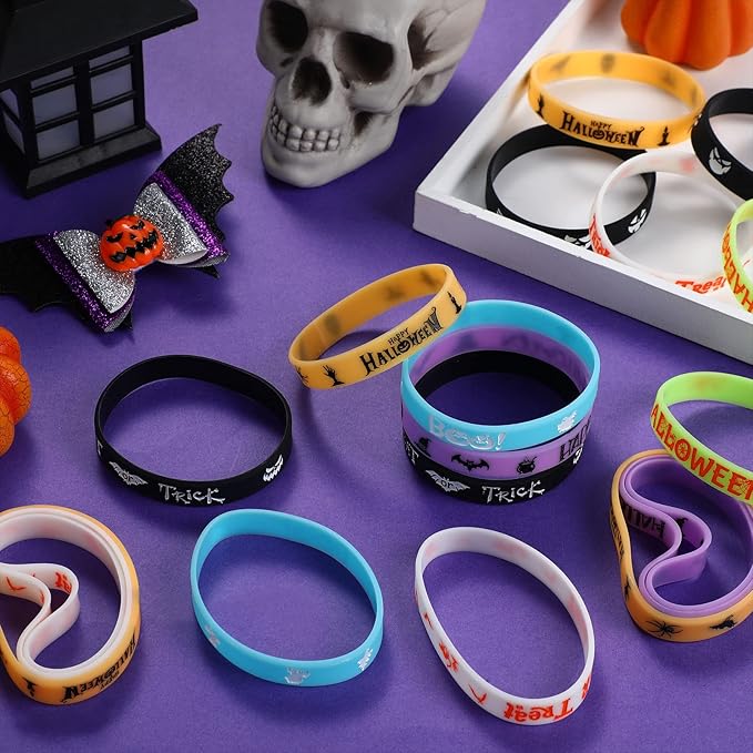 Capoda 200 Pcs Halloween Luminous Silicone Wristbands, Pumpkin Patterns Rubber Bracelets Glow in the Dark, for Kid over 6 Years Halloween Trick or Treat Party Favors Goodie Bag Stuffers Supplies