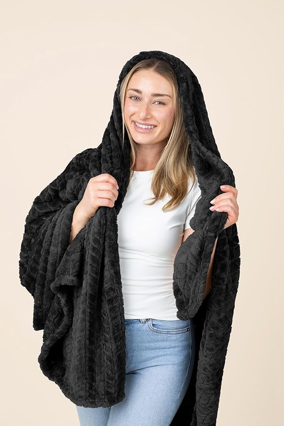 EverSnug Travel Blanket & Pillow 68x42 - Premium Ultra-Soft Microfleece 2 in 1 Compact & Packable Flight Blanket with Soft Bag Pillowcase, Hand Luggage Sleeve and Backpack Clip (Black)