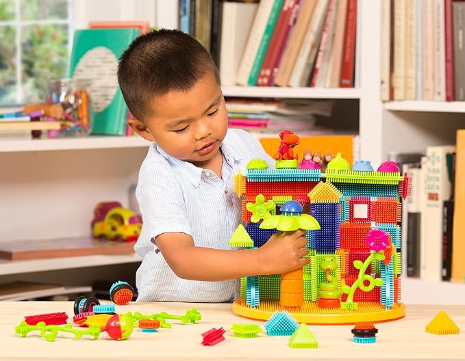 Battat- Bristle Blocks- STEM Interlocking Building Blocks- 128 pc Playset- Reusable Storage Bucket- Developmental Toys for Toddlers & Kids- Jungle Adventure Bucket- 2 Years +