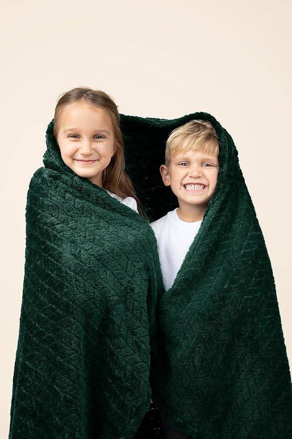 EverSnug Travel Blanket & Pillow 68x42 - Premium Ultra-Soft Microfleece 2 in 1 Compact & Packable Flight Blanket with Soft Bag Pillowcase, Hand Luggage Sleeve and Backpack Clip (Forest Green)