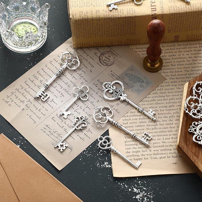 Fumete 100 Pcs Large Vintage Skeleton Key Set Charms Mixed Antique Style Brass Key Set Charms Old Fake Antique Rustic supplies for DIY Crafts Jewelry Making Necklace Party Decor Decoration