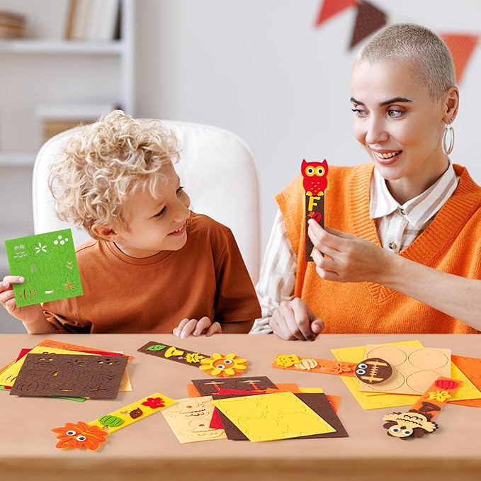 HubirdSall 24 Pack Fall Felt Bookmark Craft Kit, Make Your Own Thanksgiving Bookmarks with Football Turkey Pumpkin Owl Sunflower DIY Birthday Party Gift for Kids School Classroom Prize Art Activities