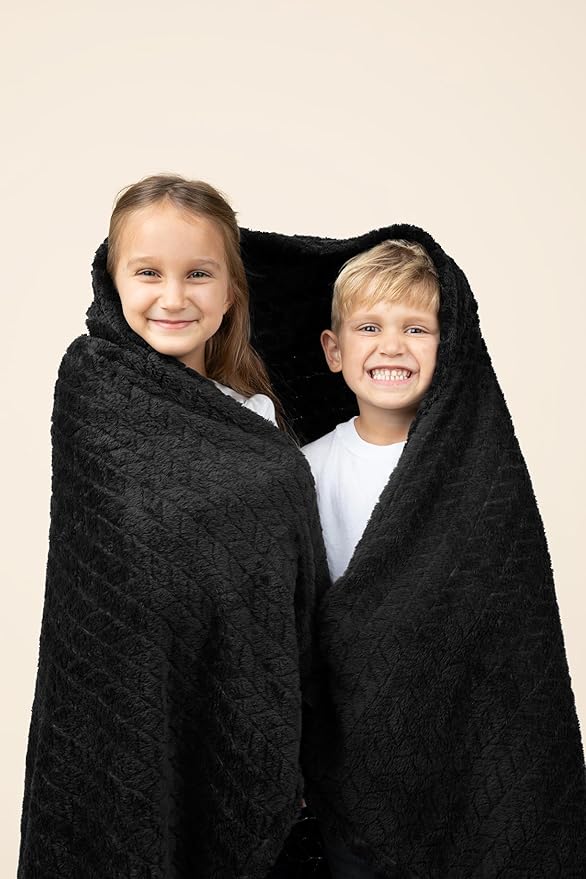 EverSnug Travel Blanket & Pillow 68x42 - Premium Ultra-Soft Microfleece 2 in 1 Compact & Packable Flight Blanket with Soft Bag Pillowcase, Hand Luggage Sleeve and Backpack Clip (Black)