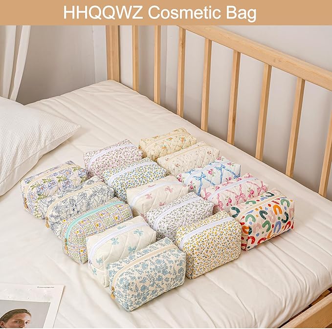 HHQQWZ Makeup Bag Travel Cosmetic Bag for Women Girls, Zipper Make Up Pouch, Floral Flowers Toiletry Organizer Makeup, Portable Storage Bag, Cosmetic Travel Cloth Bag (Navy Blue Flower)