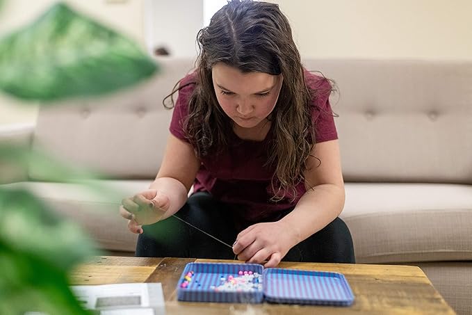 Bendon TS Shure Friendship Bracelet Mini Craft Activity Tin with 190 Beads and Elastic Cord 51243