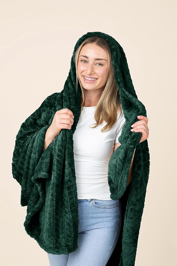 EverSnug Travel Blanket & Pillow 68x42 - Premium Ultra-Soft Microfleece 2 in 1 Compact & Packable Flight Blanket with Soft Bag Pillowcase, Hand Luggage Sleeve and Backpack Clip (Forest Green)