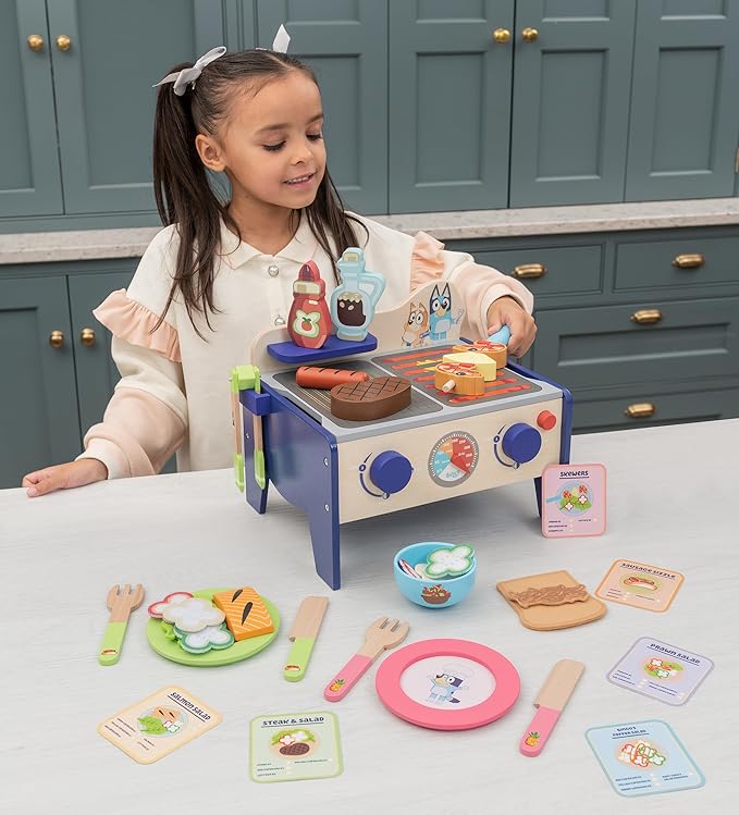 Bluey – Wooden BBQ and Salad Set, 33-Piece Colorful Playset with Tongs and Food Pieces – Realistic Role-Play & Imaginative Fun for Ages 3 Years and Up