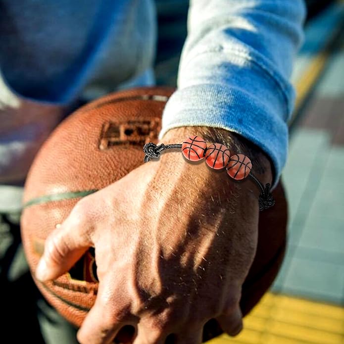 30pcs Sport Theme Charm Bracelets Adjustable Inspirational Beads Ball Party Favors for Teens Boys Girls Adult Decoration Wristbands Student Present