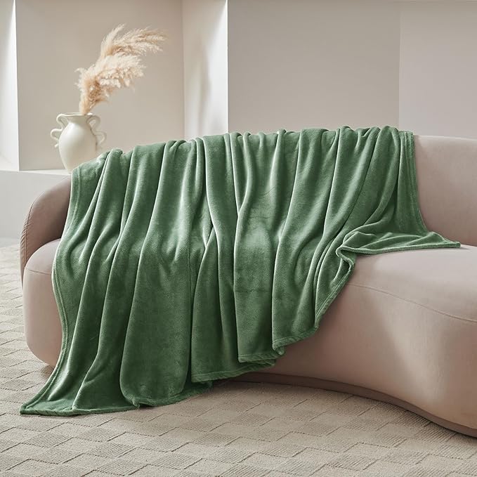 CozyLux Fleece Blanket Throw XL Forest Green - 300GSM Soft Lightweight Microfiber Flannel Blankets for Travel Camping Chair and Sofa, Fuzzy Blanket for Kids, Cozy Luxury Plush Bed Blankets, Green