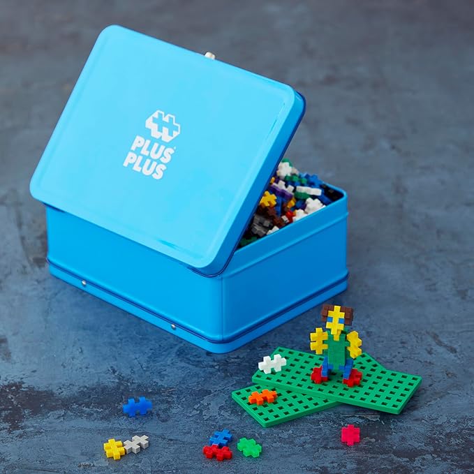 PLUS PLUS Building Set with Metal Suitcase, 3D Open Ended Stem Toy for Kids, 600 Mini Interlocking Pieces, 2 Green Baseplates