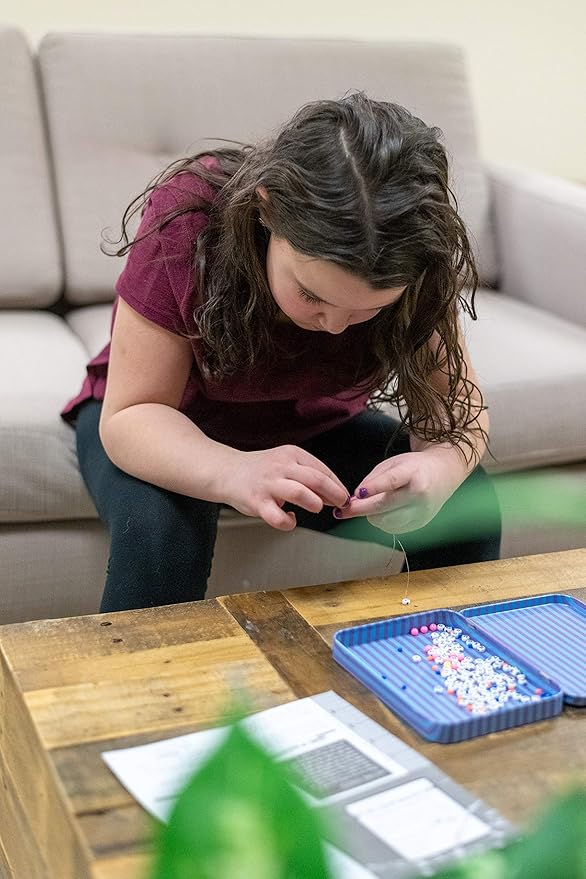 Bendon TS Shure Friendship Bracelet Mini Craft Activity Tin with 190 Beads and Elastic Cord 51243