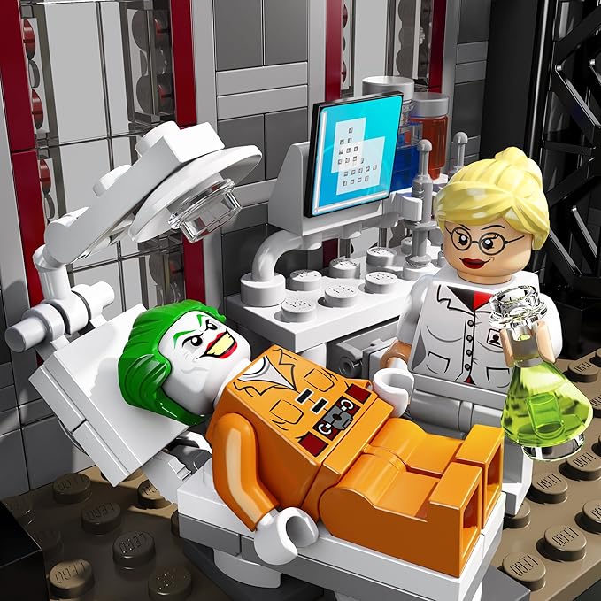 LEGO Super Heroes Arkham Asylum Breakout (10937)
