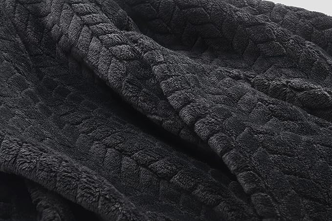 EverSnug Travel Blanket & Pillow 68x42 - Premium Ultra-Soft Microfleece 2 in 1 Compact & Packable Flight Blanket with Soft Bag Pillowcase, Hand Luggage Sleeve and Backpack Clip (Black)