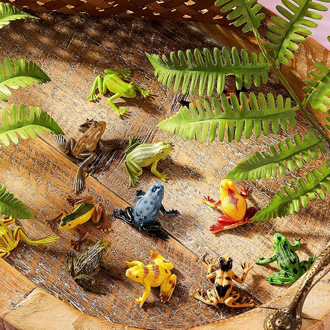 12 Pieces Plastic Frogs Toy Mini Vinyl Realistic Frog Toy Decorations Frogs Fun Rain Forest Character Toys Realistic Frog Figures Lifelike Toy for Crafting Party Supplies Home Decor Game